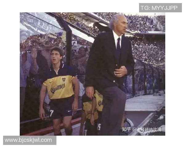 传奇足球巨星退役之际的最后合照见证荣耀与告别的时刻